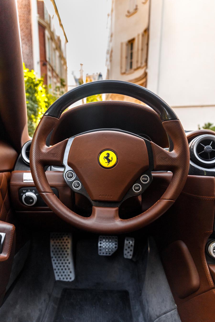 Интерьер Ferrari 612 Scaglietti HGTS Russian Limited Edition 2007 года  (фото 5 из 19)